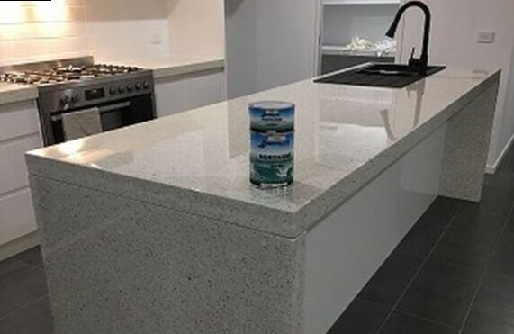 Cemented cement in the kitchen: advice and examples of results