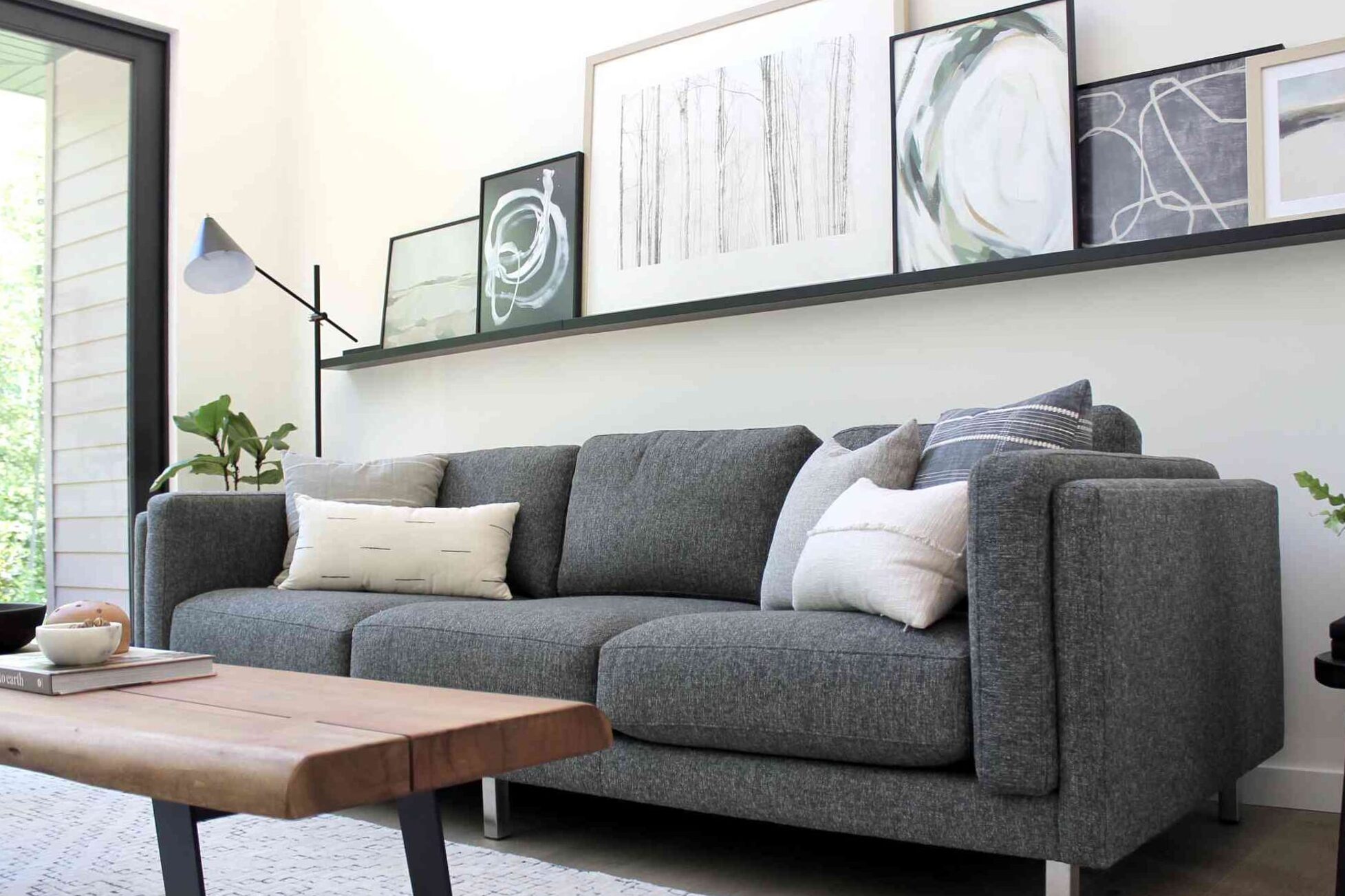 How to choose the color of the sofa for the living room